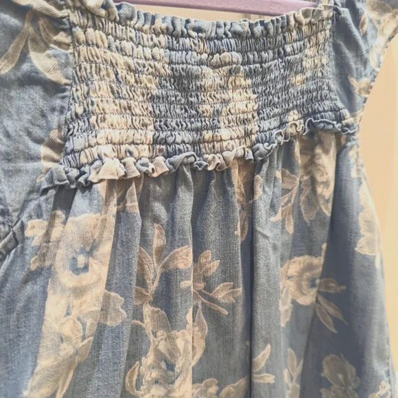 Old Navy chambray cotton top floral Xs Blue White - Picture 8 of 8